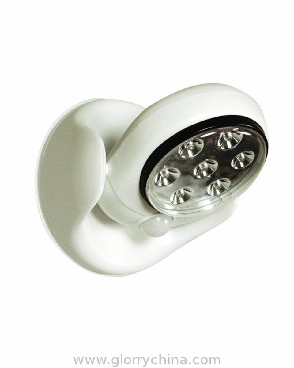 IDEAWORKS MOTION-ACTIVATED CORDLESS LIGHT