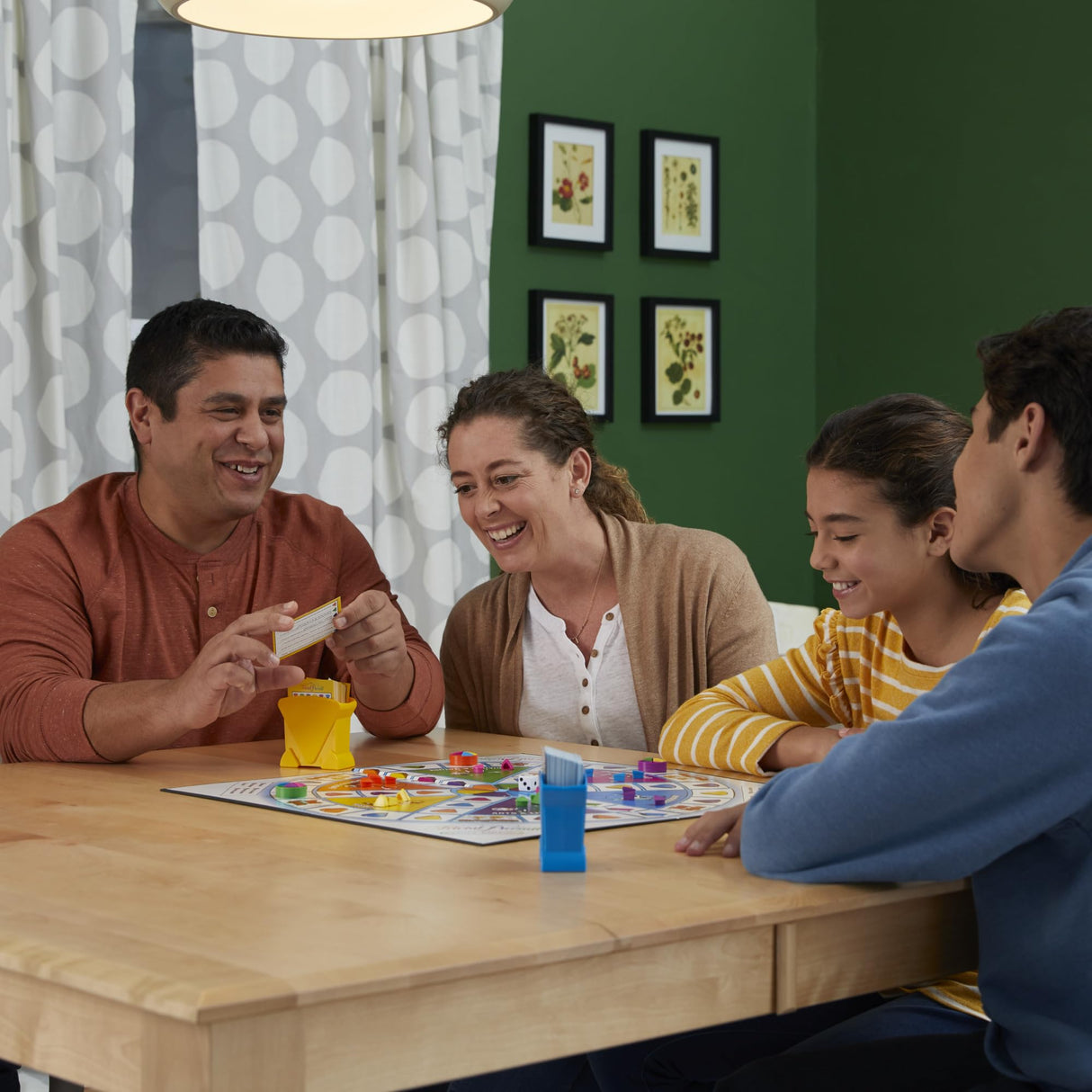 Hasbro Gaming Trivial Pursuit Family Edition