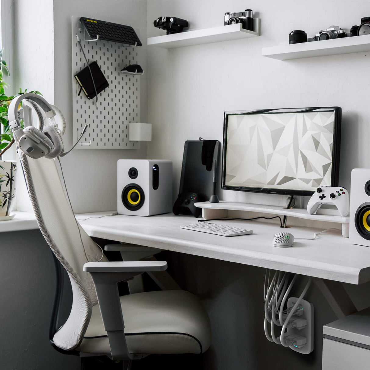 MONSTER POWER WALL TAP SURGE PROTECTOR 6 AC 4 USB-A (4.2AMP) 980J FIREPROOF MOV