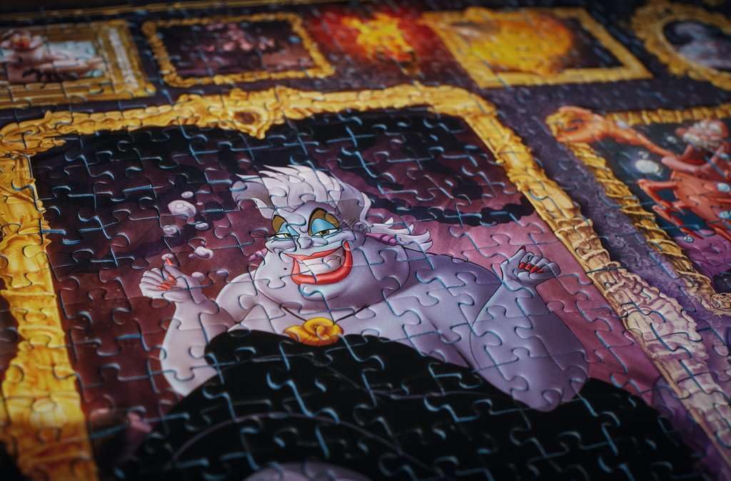 Ravensburger Disney Villainous Ursula Jigsaw Puzzle - 1000 Unique Pieces | Softclick Technology for Perfect Fit | Ideal for Adults and Kids Aged 12+ | FSC Certified Materials