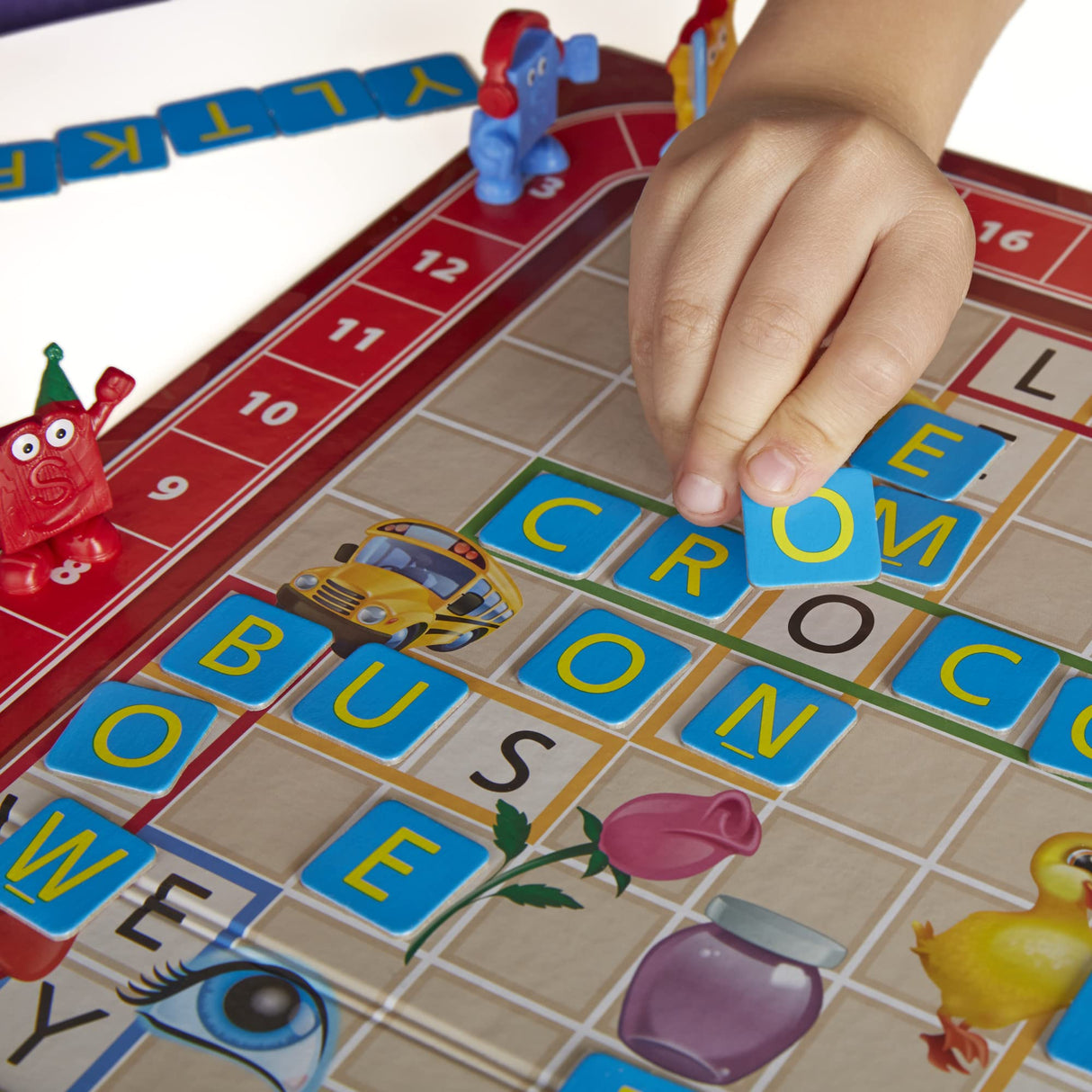 Hasbro Gaming Scrabble Junior Board Game | 2-4 Players | Family Educational Word Games for Kids | Back to School Gifts for Classroom | Ages 5+