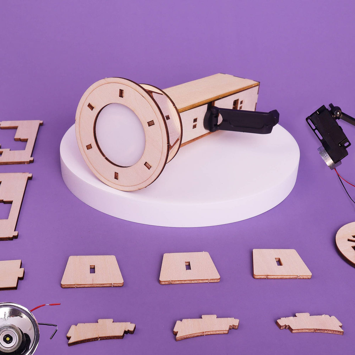 Kitsville - Hand-Crank Flashlight DIY Kit, Educational STEM Toy for Kids