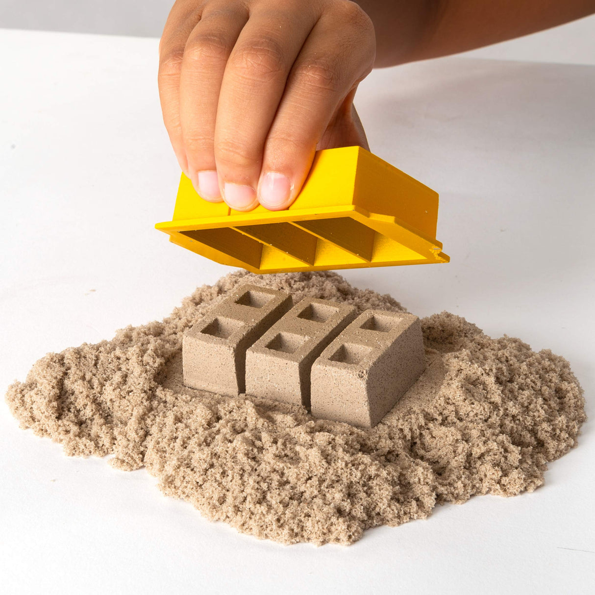 Kinetic Sand, Dig & Demolish Playset with 1lb Play Sand & Toy Truck, Sensory Toys, Stocking Stuffers & Christmas Gifts for Kids Ages 3+