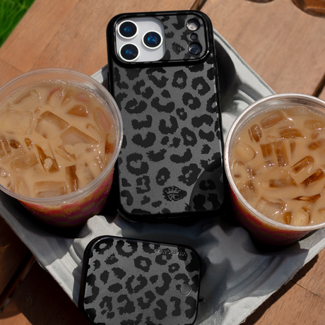 Velvet Caviar - MagSafe Case for Apple iPhone 17 Pro Max - Black Leopard